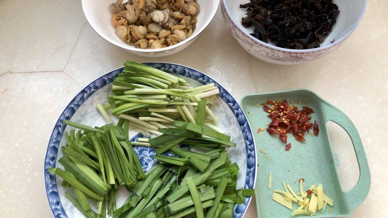 嫩绿轻黄鲜掉眉➕韭菜木耳炒扇贝,全部食材准备好了,开始下锅吧