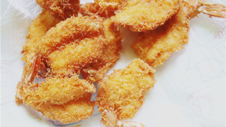 黄金蝴蝶虾,、虾肉很容易熟,不要炸很久,颜色看得出来