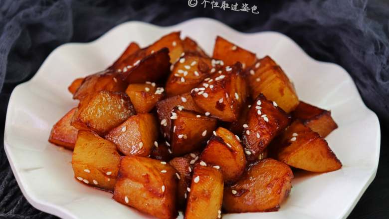 糖醋土豆,糖醋土豆味道酸甜可口,口感细腻,脆香