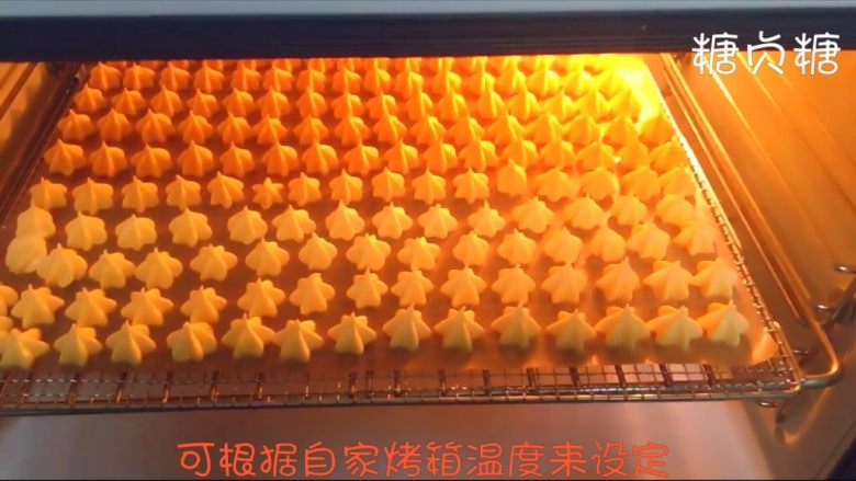 南瓜溶豆,烤箱上下火80度,两个小时,可根据自家的烤箱温度来设定