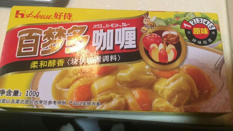 超简易牛肉咖喱饭—牛肉高汤进化,加入<a style='color:red;display:inline-block;' href='/shicai/ 10650'>咖喱块</a>。比较喜欢这个<a style='color:red;display:inline-block;' href='/shicai/ 10650'>咖喱块</a>甜甜的，而且不用加其他佐料。