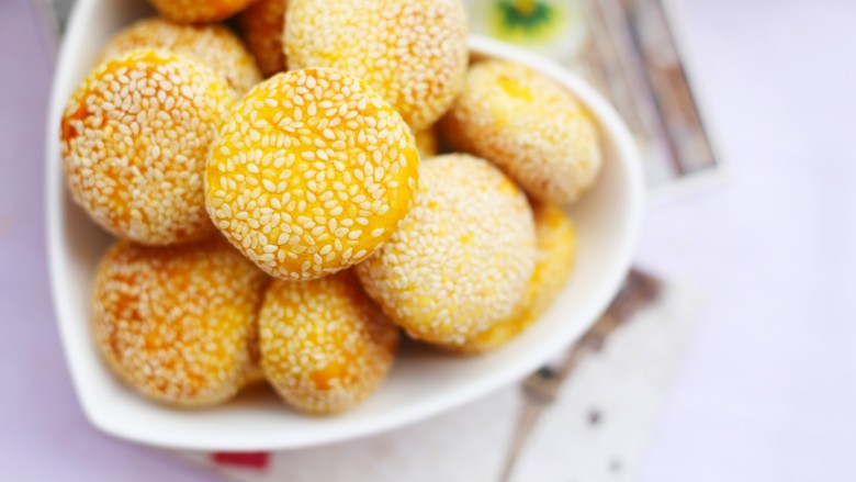 烤箱低油版奶香烤南瓜芝麻饼,成品棒棒哒~