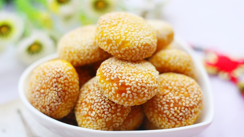 烤箱低油版奶香烤南瓜芝麻饼,非常好吃~
