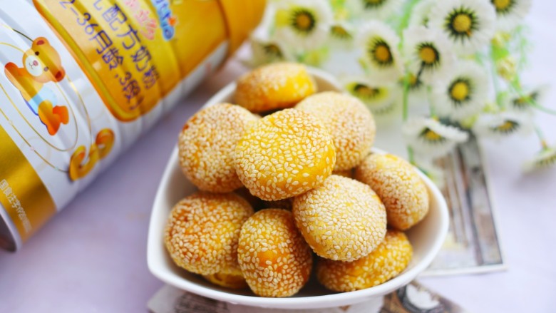 烤箱低油版奶香烤南瓜芝麻饼,出炉啦~