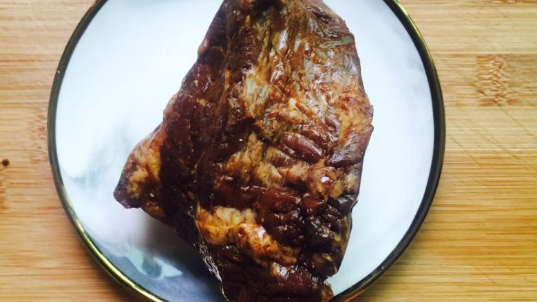 黯然销魂洋葱黑胡椒汁牛肉炒饭,<a style='color:red;display:inline-block;' href='/shicai/ 4225'>卤牛肉</a>(取1/3)