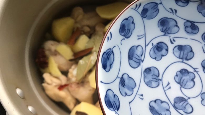 红烧土豆鸡翅根(高压锅版),加小半碗水