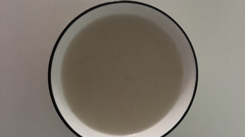 紫薯馒头，柔软超弹,<a style='color:red;display:inline-block;' href='/shicai/ 731'>酵母</a>用温水化开。