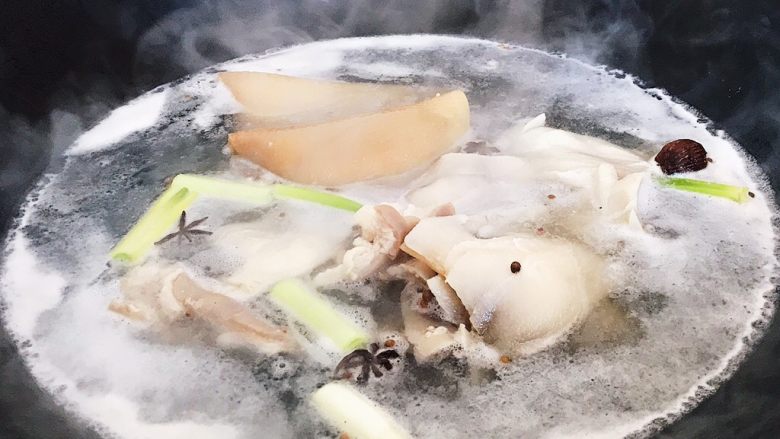 东北特色:猪皮水晶皮冻,大火烧开煮沸
