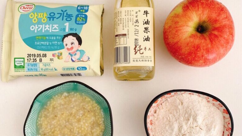 苹果小米烙,准备新鲜的食材,四色小米煮熟备用