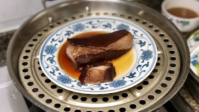 碧叶琼枝烟火香➕鱼腥草蒜苗炒腊肉,配菜准备好了,腊肉也蒸好了,好香啊