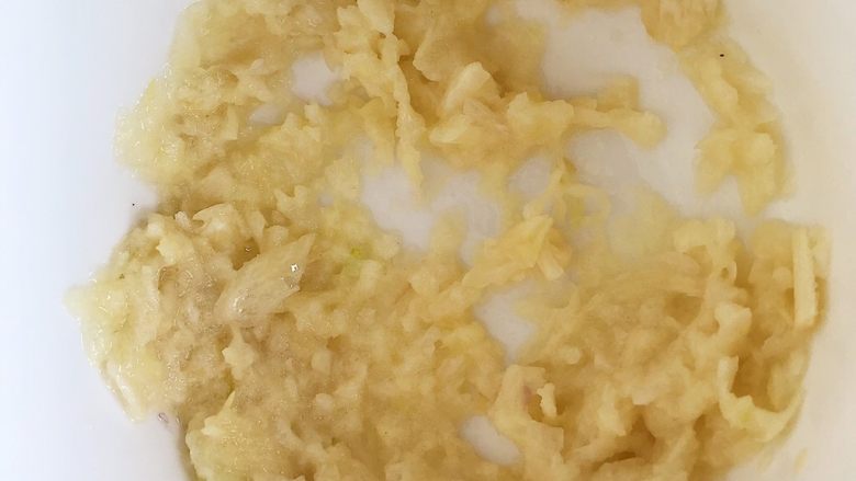 东北特色:猪皮水晶皮冻,捣成蒜泥