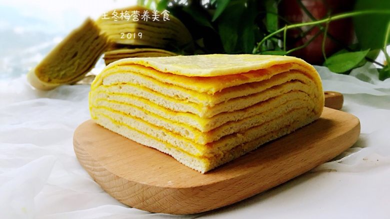 姜黄千层饼,放凉后,切成自己喜欢的块。
