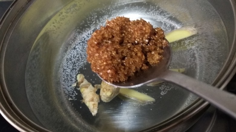 红糖姜茶,一勺红糖(根据个人口味添加量)