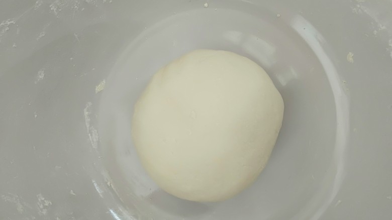 百财水饺,另外150g面粉加清水和成面团,盖保鲜膜醒20分钟