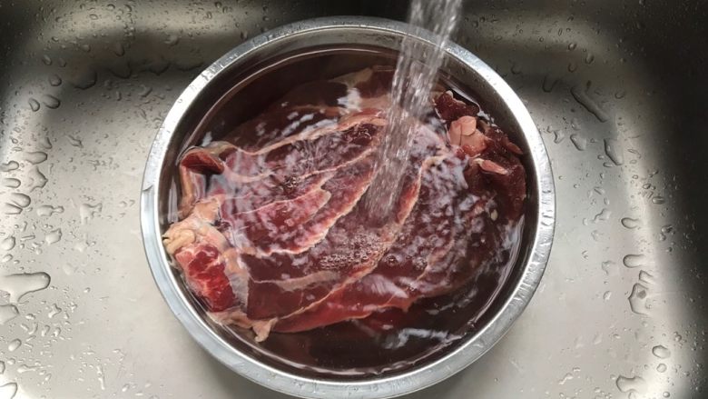 酱牛肉(高压锅版),第二天取出,冲洗干净