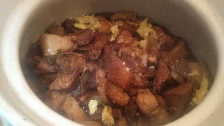 #猪年#笋烧红烧肉,文火炖煮,完成。每次要吃的时候热一下。