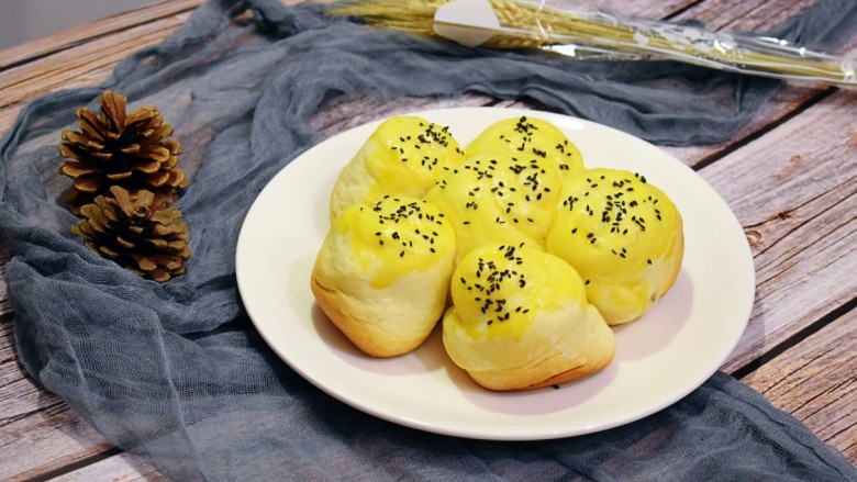奶香葡萄干小面包(电饭锅版),看着很诱人啊,有木有!
