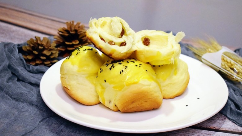 奶香葡萄干小面包(电饭锅版),松软可口,奶香味十足!