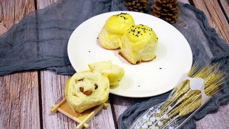 奶香葡萄干小面包(电饭锅版),开吃喽~~