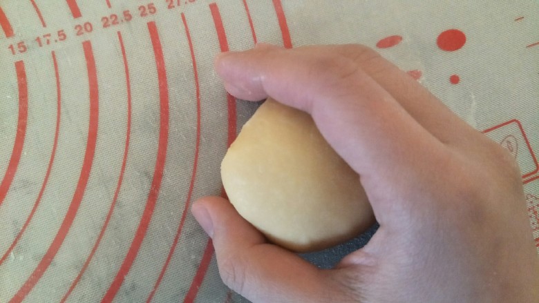 布里欧修汉堡面包🍔,切分成80克一个揉圆整形,盘它!