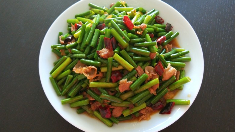 麻辣爆炒蒜苔,新文美食,成品图