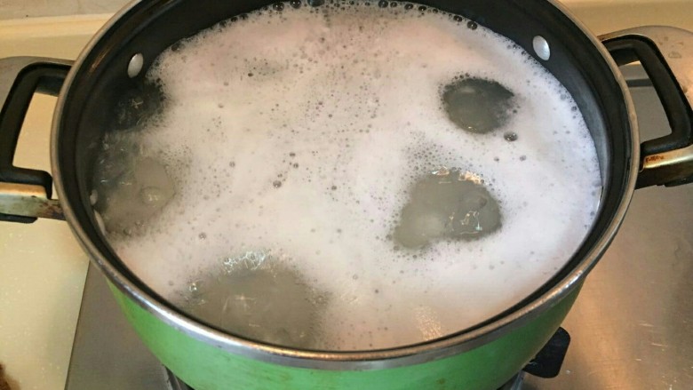 小清新🌴菠菜香菇粥🍵,煮粥大火煮开,继续中小火开盖煮