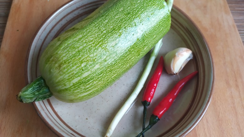 蒜蓉西葫芦,准备食材