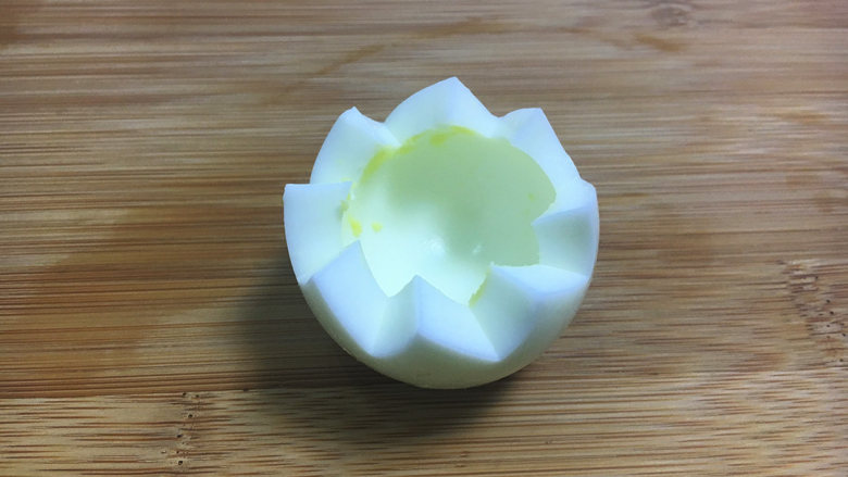 蛋花肉丸,取出蛋黄