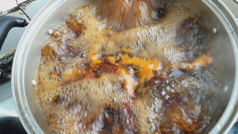 香辣鸡腿,大火煮开,转小火慢煮30分钟左右