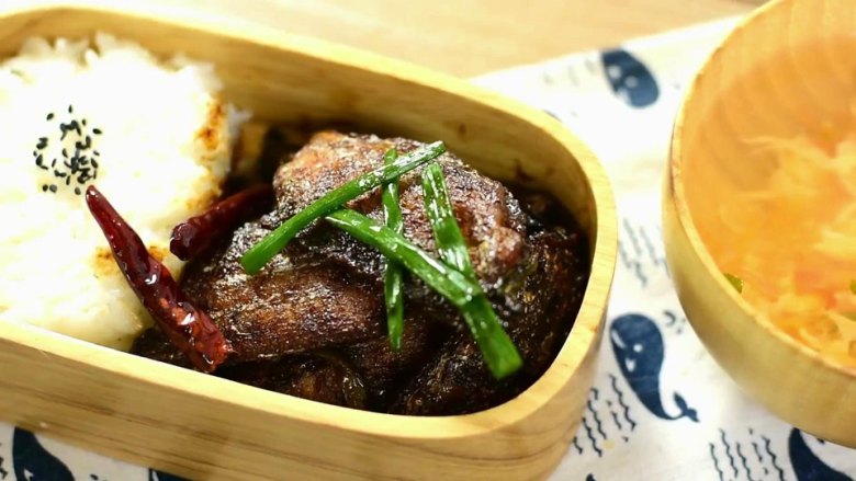 红烧带鱼,本帮经典家常菜轻松掌握,鲜香美味的红烧带鱼,一起来试试吧。