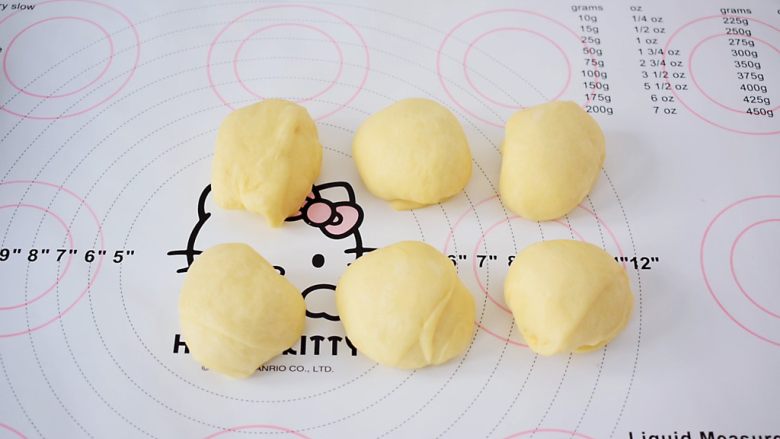 六角星面包,再分成6份相同大小的小面团,揉圆盖上保鲜膜醒发15分钟
