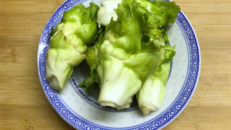 白灼儿菜,准备好材料。