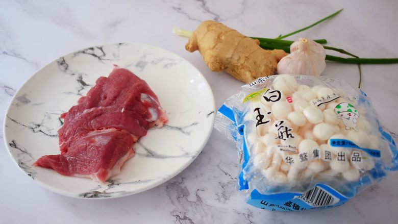 白玉菇炒肉片,准备好材料