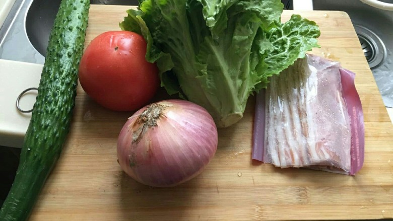 布里欧修黄油汉堡包🍔,准备一点你喜欢吃的各种蔬菜，肉