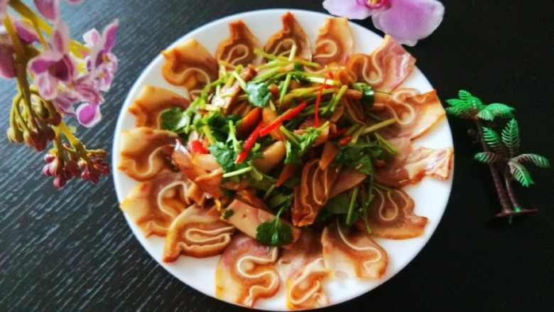 凉拌猪耳 新文美食,成品图