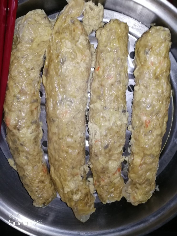 炸虾粿肉条,蒸好的粿肉条,放凉。