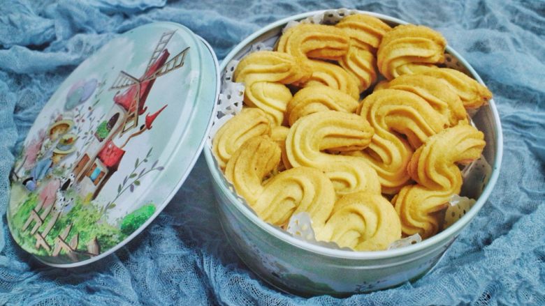 维也纳酥饼,放入烤箱中层上下火160度15到20分钟,注意观察上色情况