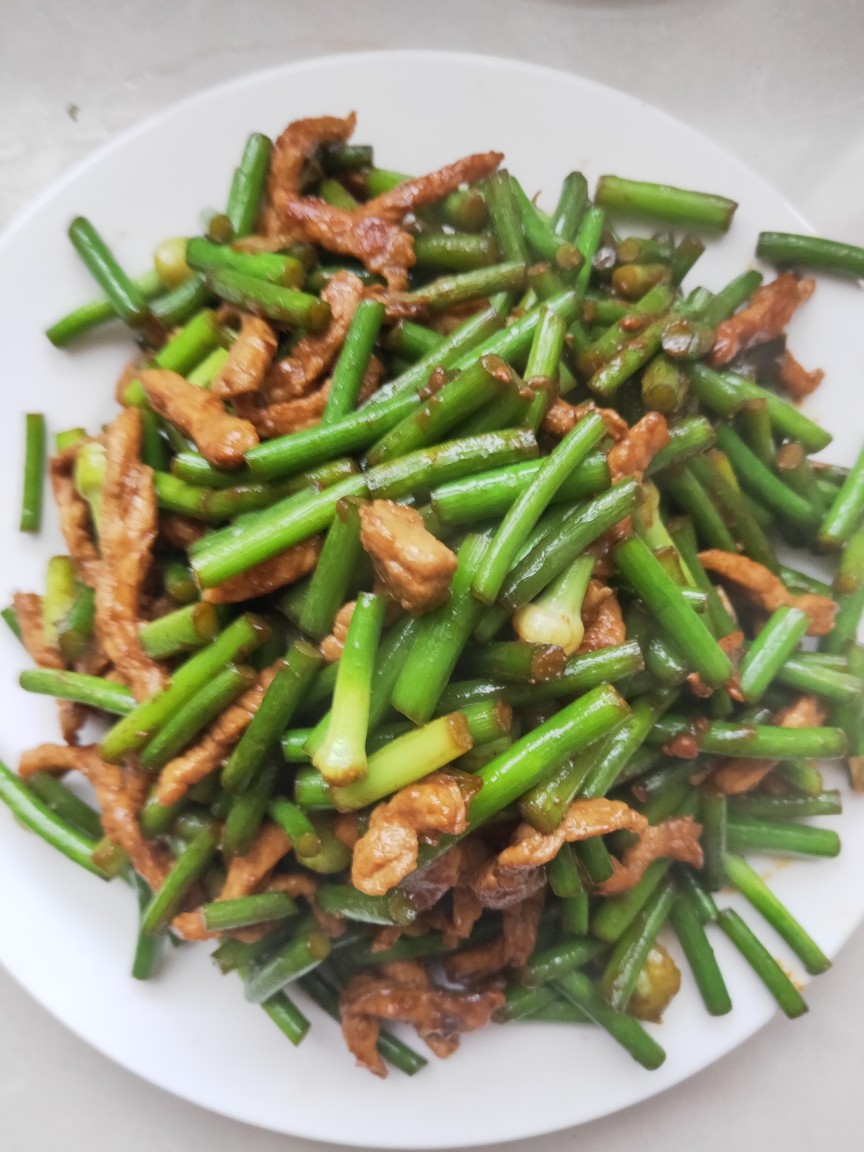 蒜苔肉丝新吃法甜面酱代替酱油这样做出来酸菜肉丝好吃的直接舔盘