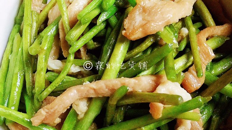 家常小菜 芦蒿炒肉丝,装盘