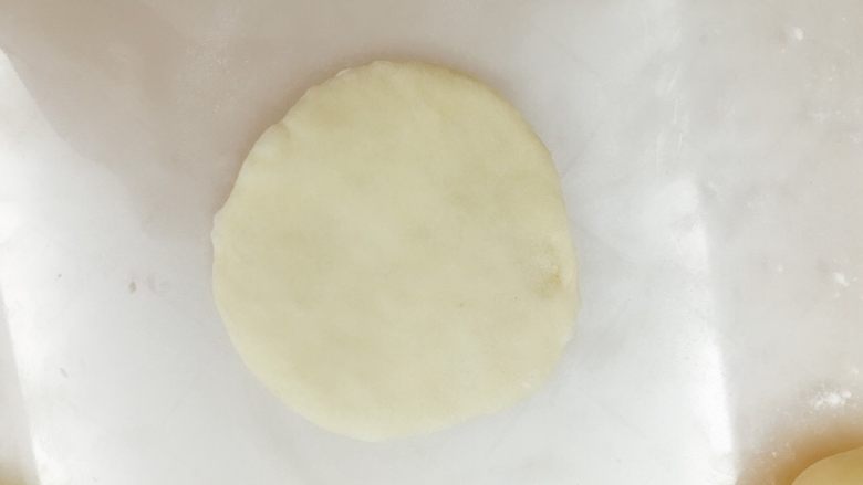 多拿滋面包(油炸),拍扁擀开