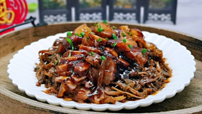 金牌天津扣肉#猪五花#,五花肉肥而不腻,梅干菜特别入味。