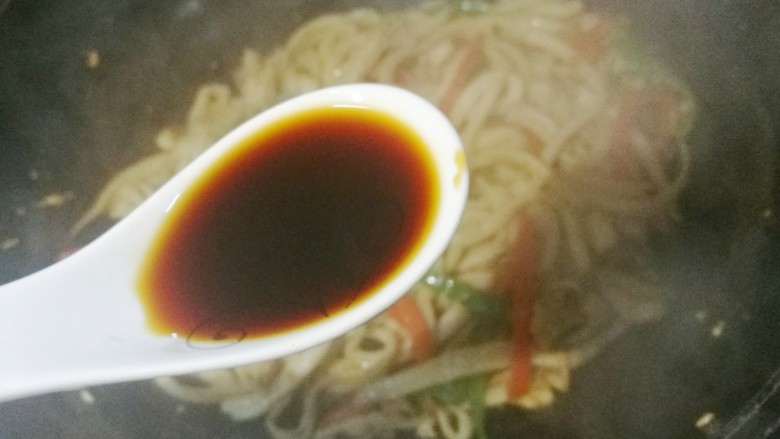 低脂低卡的手撕杏鲍菇,加2勺生抽,一勺蚝油。