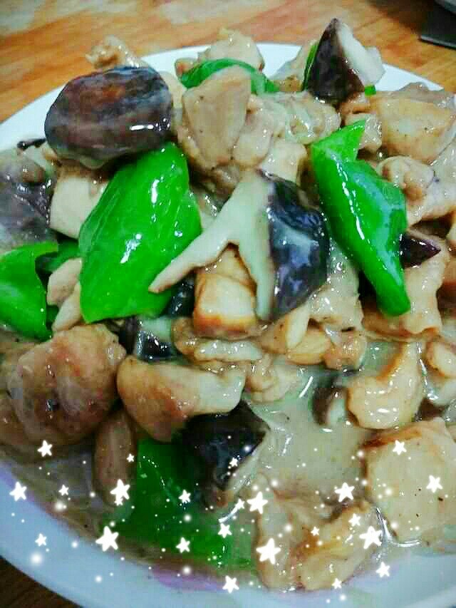 鸡腿肉炒香菇~很鲜哦!,大火收汁,出锅!