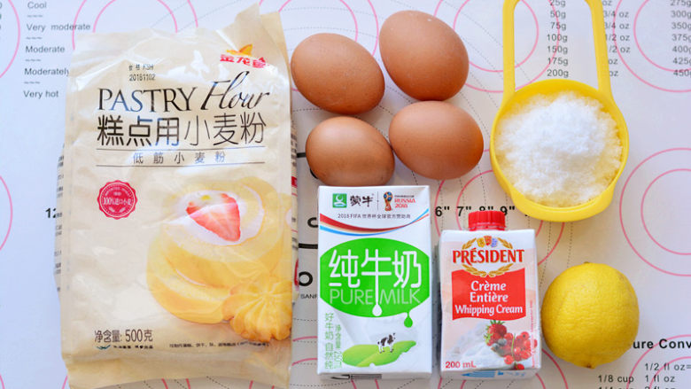 红丝绒蛋糕卷,准备好蛋糕的所有材料