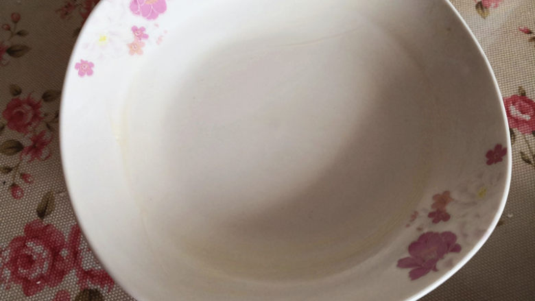 酥皮汤圆,盘子里抹黄油,防粘,
