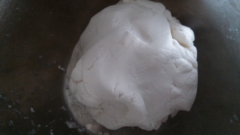 黑芝麻汤圆,
面团揉好用保鲜袋装起来,松弛30分钟。一定要用保险袋包好,防止水份流失!
