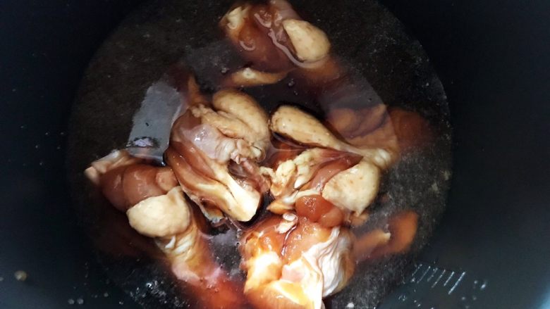 可乐鸡根翅(电饭煲版),可乐与鸡根翅齐平