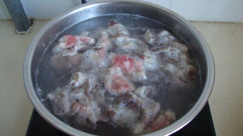 日式牛肉饭,肥牛片汆熟