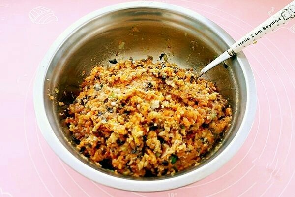 彩虹馄饨(宝宝超爱吃),拌匀备用。