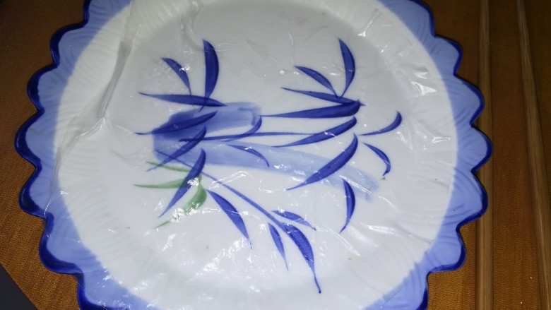 这样一款清新亮丽的春卷,发在朋友圈,好评如潮,可以诱惑无数人,铺在圆盘上